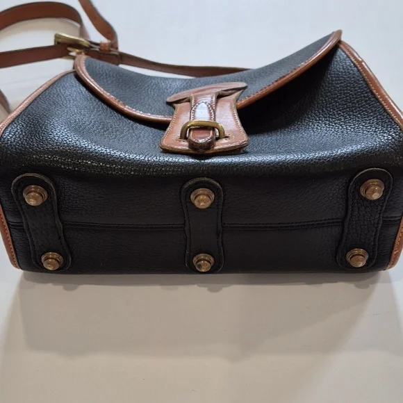 Vintage Classic Black and Tan Leather Shoulder Bag Crossbody Bag - Picture 7 of 17